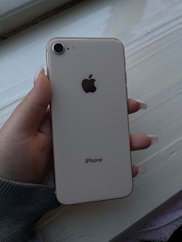 Apple iPhone: IPhone 8, Б/у, 64 ГБ, Золотой, Чехол, 79 %