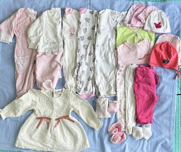 вещи новорожденных: Вещи для новорожденных, на девочку 0-3 месяца в хорошем состоянии
