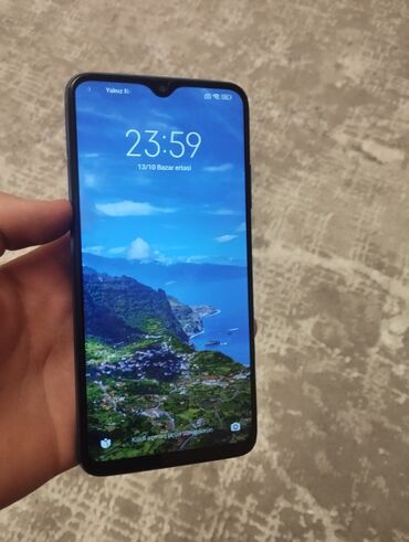 bakcell ayliq danisiq ve internet paketleri: Mavi korpuslu smartfon Xüsusiyyətlər və dizayn: - Ekran: damla