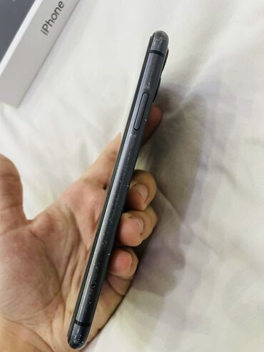 Apple iPhone: IPhone 11, 64 GB, Qara, Face ID — 7