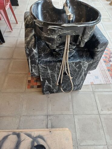 Salon, tibbi mebel dəsti: Gözəllik salonu üçün mebel dəsti Tərkib: - Saç yuma stolu: qara — 25