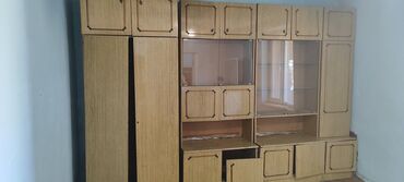 продаю кухонные гарнитуры бу: Зал үчүн гарнитур, Колдонулган, Шкаф, ДСП, Өзү алып кетүү