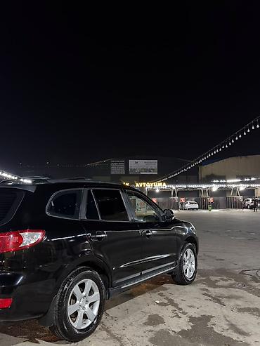 099 fara: Hyundai Santa Fe, qara rəng, benzinli SUV. Texniki və dizayn — 9