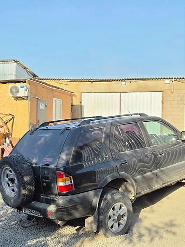 машини: Isuzu Amigo: 2003 г., Механика, Внедорожник — 10
