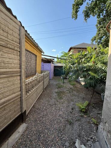 кызыл аскер пол дома: Барачный, 40 м², 3 комнаты, Агентство недвижимости, Старый ремонт