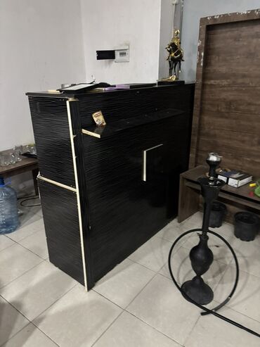 reception stolu satilir: Qara resepsiyon/administrator masası - Material: MDF/laminat örtüklü