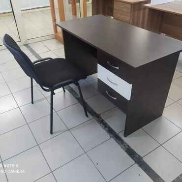 işlənmiş ofis stolu: Yeni, İşçi üçün, Dördbucaq masa