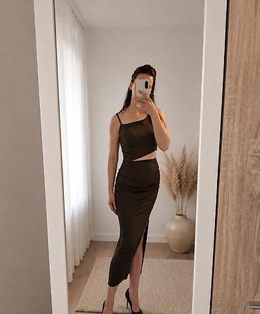 baletanke devojcice: Elegantna midi haljina u maslinasto‑zelenoj boji. Asimetričan gornji — 2
