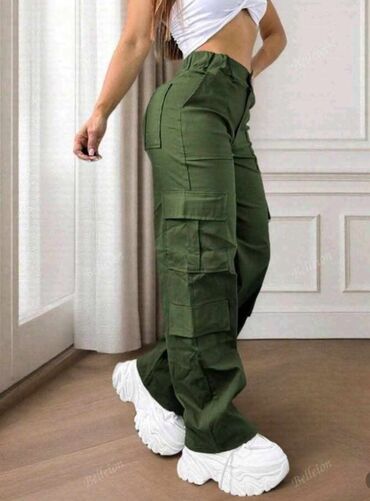 pantalone na ivicu: Pantalone 

2950 din
sv