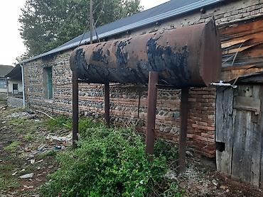 baklar və çənlər: Su çəni 4 t(4000 l),köhnənin cox qalin materialdadir,hec bir problemi — 2
