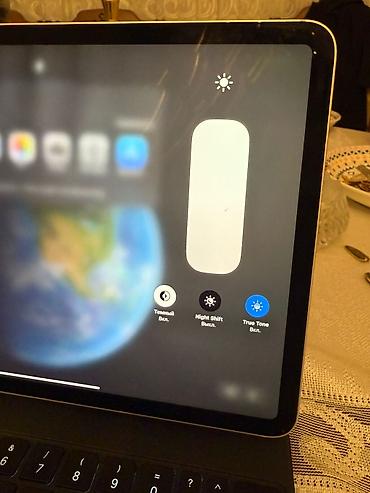 Apple iPad: Apple iPad Pro + Magic Keyboard - Model: iPad Pro (USB‑C/Thunderbolt — 6