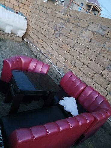 cay dəsti: Kafe/restoran üçün oturacaq dəstləri Tərkib: - 2 nəfərlik və 3