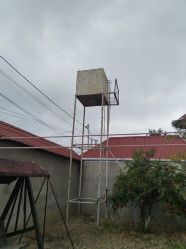 su çəni 10 ton: Metalt karkaslı su çəni və qülləsi - Üst hissədə yerləşdirilmiş