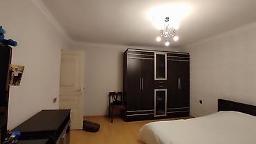 telvizor altdigi: Seliqeli iwlenib, Qiymeti 250 manat. Paltar dolabı, iri 2 neferlik — 3