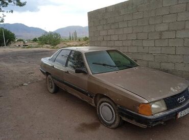 ауди сиденья: Audi 100: 1984 г., 2.2 л, Механика, Бензин, Седан