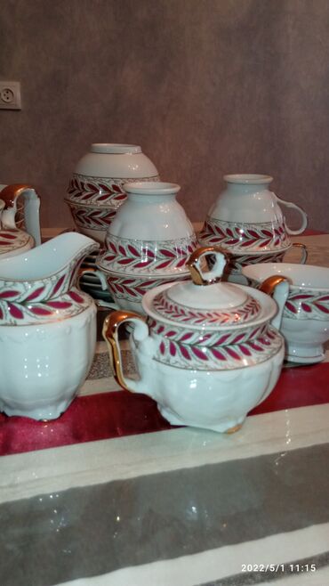 Кухонные принадлежности: Набор чайно-кофейный на 6 персон, золото с бардовым орнаментом из 20