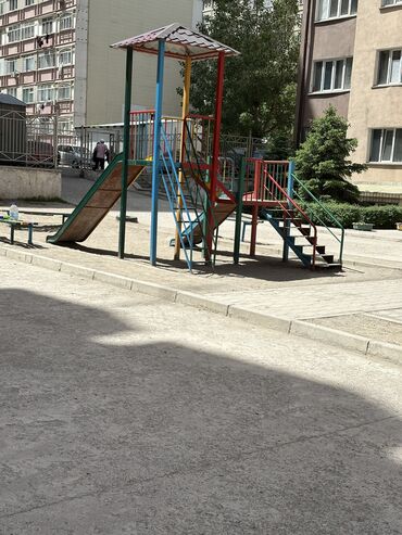 Детские качели: Продаются детские качели и горка в комплекте
