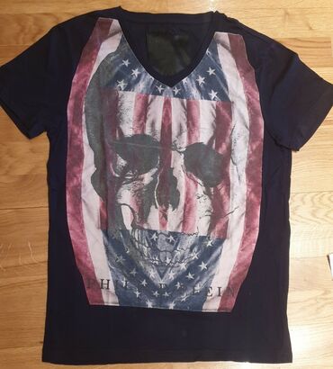 Majice: Philipp Plein majice L i XL velicina.
Cena za komad — 7