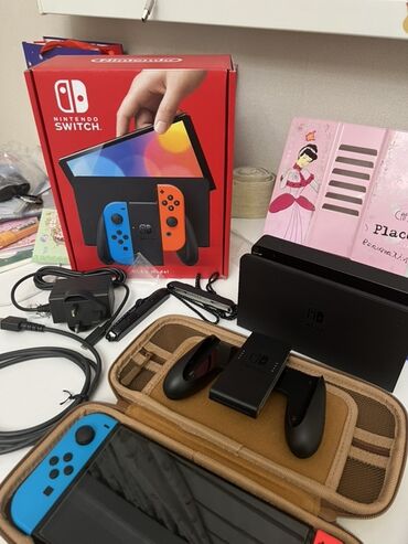 игровой пуль: Игровая приставка Nintendo Switch Oled в комплекте с док-станцией