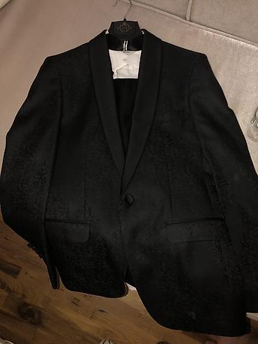 Kişi geyimləri: Italia. Bagozza firmasi. Yenidir, bir defe geyilib. S razmerdir — 3