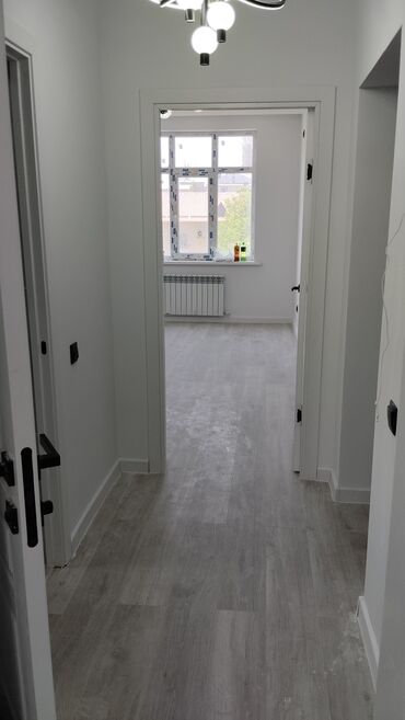 Продажа квартир: 1 ком 42 кв.м квартира сатылат 3 этаж из 5,евро.ремонт,таза тынч район