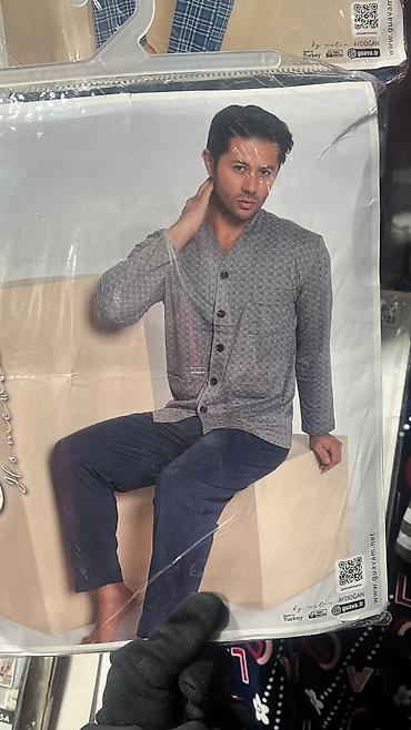 Другая мужская одежда: Мужские пижамы Мусжкие халаты Мужское термобелье Широкий ассортимент — 27