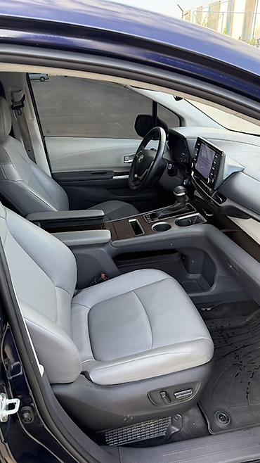 voxy noah: Toyota Sienna: 2023 г., 2.5 л, Вариатор, Гибрид, Минивэн — 7