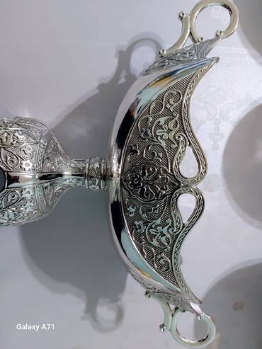 корейский теплый пол: Серебряная декоративная конфетница на ножке с двумя фигурными ручками