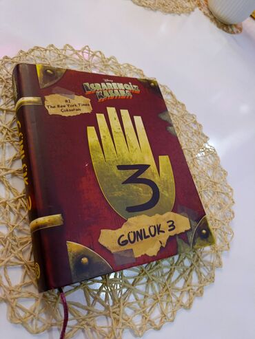 "Gizemli kasaba" (Gravity Falls) cizgi filminin "GÜNLÜK 3" kitabının