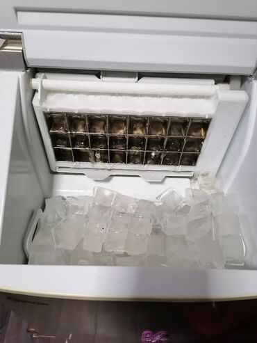 Ostali kuhinjski aparati: Bartscher aparat za led – kompaktni kućni proizvođač kockica leda - — 2