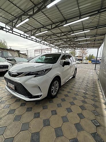 Toyota: Toyota Sienna: 2022 г., 2.5 л, Вариатор, Гибрид, Минивэн — 5