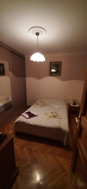 Kuće na prodaju: 290 kv. m, 6 soba — 4