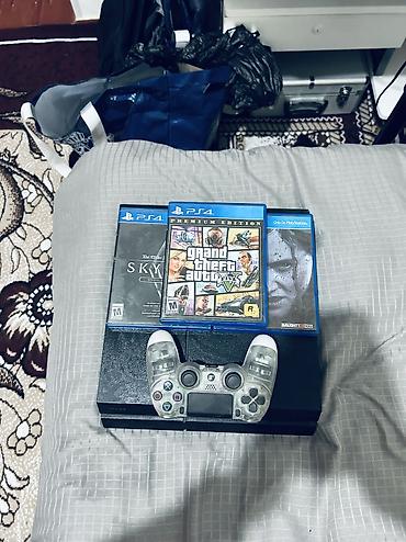 ps4 продажа: Игровая консоль Sony PlayStation 4 (PS4) с комплектом игр и геймпадом — 4
