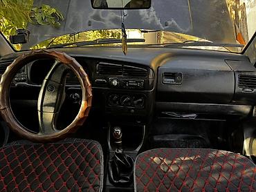 голыф 4: Volkswagen Golf: 1993 г., 1.6 л, Механика, Бензин, Хэтчбэк — 6