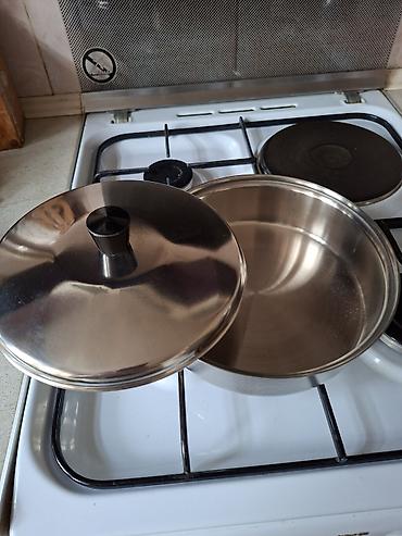 Кастрюли: Сотейник из нержавеющей стали с крышкой. Объём 1,5л диаметр 22 см - — 1