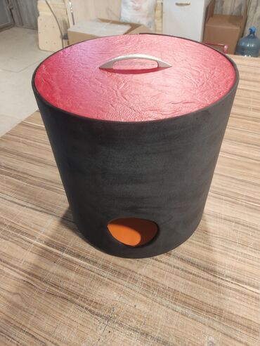 Yuvalar: Yuvarlaq dizaynlı, üzərində dəstəyi olan portativ pişik/kiçik heyvan — 6