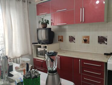 маленький кухонный гарнитур: Кухонный гарнитур, Барная стойка, цвет - Красный, Б/у