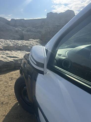 Renault: Renault Logan (ağ sedan) - Kuzov: 4 qapılı sedan, ağ rəng, qara — 15