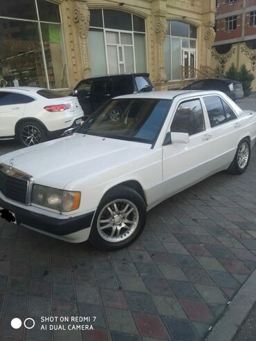 190 mersedes: Mercedes-Benz 190 (W201): 2 l | 1990 il Sedan