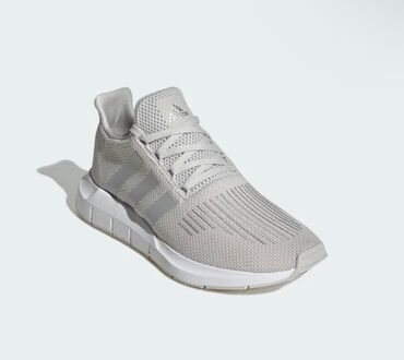 кроссовки джорданы: Оригинал Adidas USA Подойдёт на ногу 39 размера Около 26 см. Без
