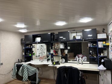 ванна на ножках: Barber/stilist iş stansiyası – tam avadanlıqla - Geniş iş masası lalafo.az -da ванна на ножках: Barber/stilist iş stansiyası – tam avadanlıqla - Geniş iş masası