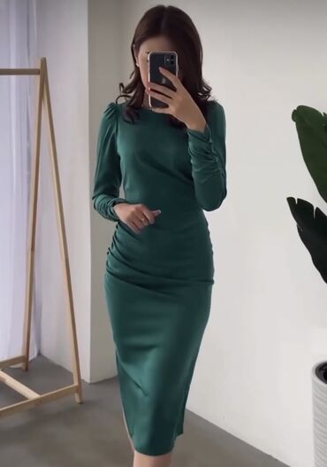 Другая женская одежда: Зеленое атласное платье