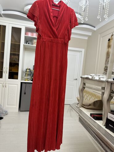 длинное красное вечернее платье: Вечернее платье, Коктейльное, Длинная модель, Без рукавов, Открытая спина, S (EU 36), M (EU 38), L (EU 40)