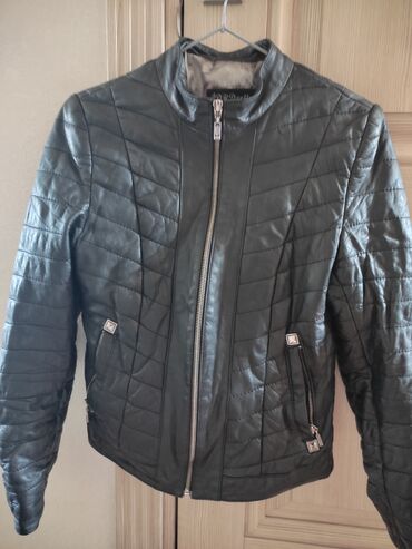 куртка на осень женская: Кожаная куртка, M (EU 38)