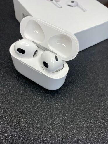 прием сломанных ноутбуков: Беспроводные наушники Apple AirPods (серия с укороченными «ножками») в