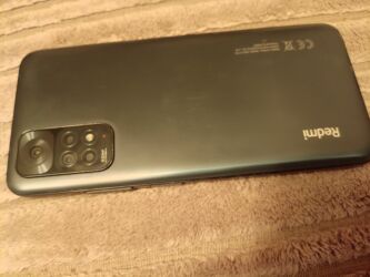 İnformatika: Xiaomi Redmi smartfon - Arxa paneldə “Redmi” loqosu və çoxmodullu