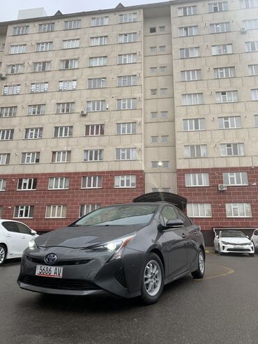 авто легковой: Toyota Prius: 2018 г., 1.8 л, Вариатор, Гибрид, Седан