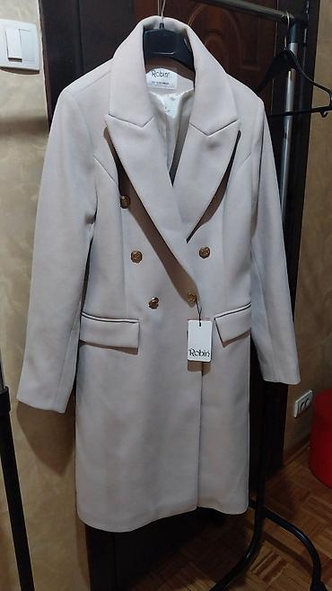 Žensko kaput “Robin” 38br. – elegantan bež/šampanj ton Idealno za