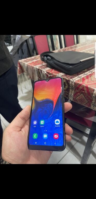 samsung s4 zoom per page 40: Samsung Galaxy A10, 32 GB, rəng - Qara, İki sim kartlı
