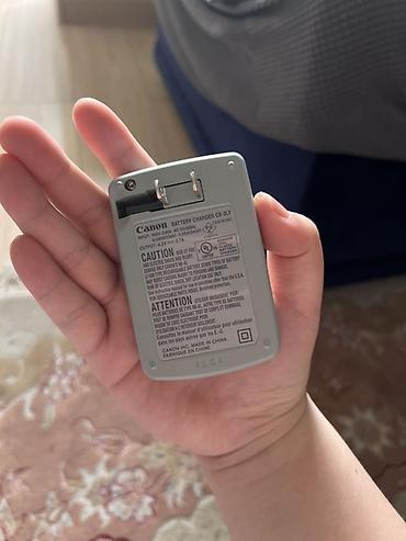 Зарядные устройства: Зарядные устройства для фотоаккумуляторов Canon и Sony. 1) Canon — 2